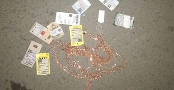 В Орске мужчина вынес из ювелирного магазина украшения на 1,8 млн рублей