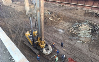 Объявившийся через год в Оренбурге подрядчик по ремонту моста через Сакмару успешно справился с пойменным лесом