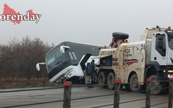 На Загородном шоссе в Оренбурге автобус съехал в кювет