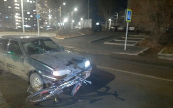 Автомобилист на оживленном перекрестке в Оренбурге не пропустил на зебре пешехода