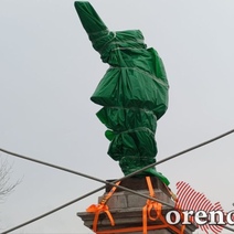 В Оренбурге на постамент в сквере имени Ленина вернули бронзовую фигуру вождя мирового пролетариата