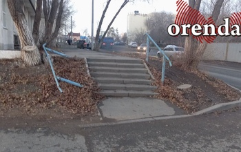 В Оренбурге неподалёку от администрации Южного округа «прилегли» перила