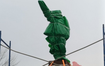 В Оренбурге на постамент в сквере имени Ленина вернули бронзовую фигуру вождя мирового пролетариата