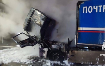 Минувшей ночью в Оренбурге загорелся КАМАЗ Почты России