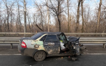 Около Подгородней Покровки автомобиль отбросило на ограждение в результате ДТП