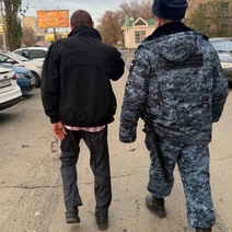 Нерадивый папаша из Оренбурга пытался спрятаться от уплаты алиментов, заключив контракт