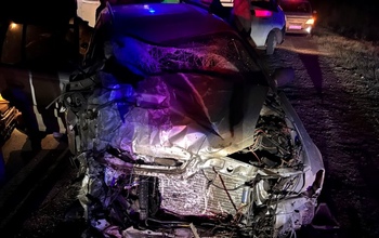 В Оренбуржье при столкновении грузовика с легковым автомобилем пострадали два человека