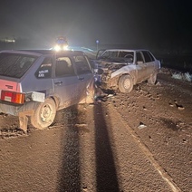 В Бугурусланском районе водитель ВАЗа без включенных фар устроил ДТП