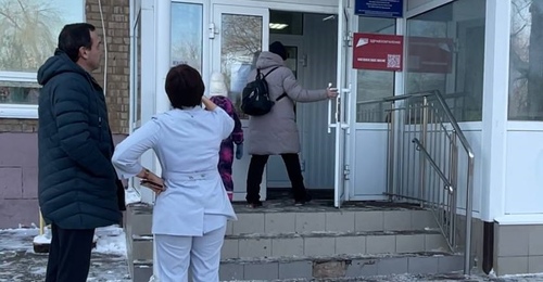 Главврачи в Оренбурге вынуждены лично проверять расчистку снега возле больниц и поликлиник