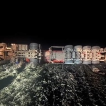 В Оренбуржье нефтевоз съехал в кювет и опрокинулся