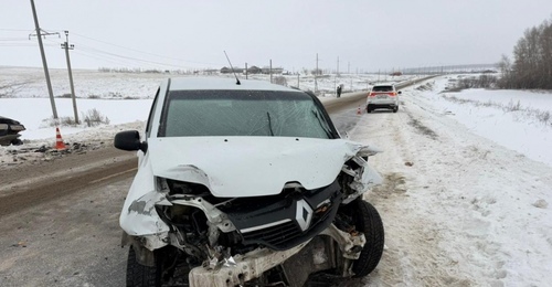 В Шарлыкском районе дорогу не поделили три автомобиля, пострадали трое детей и двое взрослых