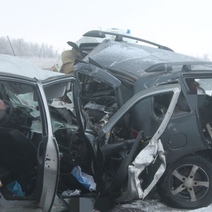 Под Соль-Илецком в страшном ДТП погибли три человека, еще двое направлены в больницу (18+)