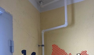 В Оренбурге жители новой многоэтажки на Планерной жалуются на холод в подъездах