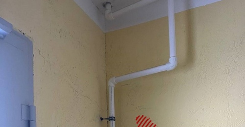 В Оренбурге жители новой многоэтажки на Планерной жалуются на холод в подъездах