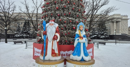 В Оренбурге у Дома Советов открылась новая новогодняя фотозона