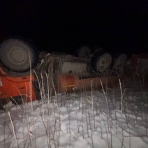 В Оренбуржье водитель большегруза гнал с большой скоростью и слетел в кювет