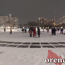 В Оренбурге начали открывать елки: вместо Деда Мороза горожане увидели... пони