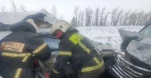 Под Сорочинском при столкновении трех машин погибли три человека, включая ребенка (18+)