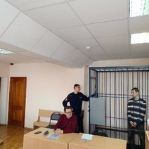 В Орске убийцу матери, набросившегося на нее с топором, на два месяца заключили под стражу (18+)