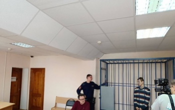 В Орске убийцу матери, набросившегося на нее с топором, на два месяца заключили под стражу (18+)