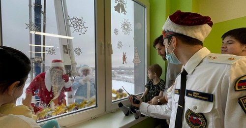 Новогоднее волшебство пришло в Оренбургскую областную детскую больницу