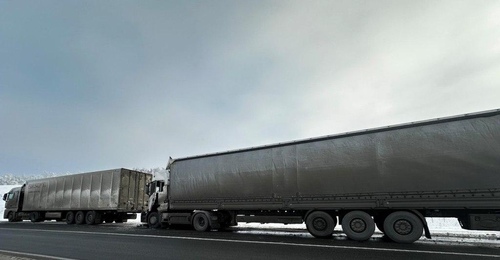 В Северном районе автомобиль Scania догнал большегруз Sitrak