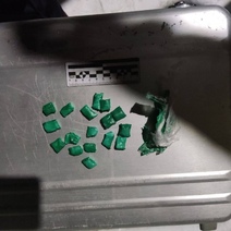 В Новотроицке полицейские с поличным задержали двух местных жителей с крупной партией героина