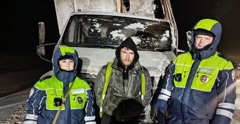 Сорочинские полицейские в новогоднюю ночь спасали оказавшегося в кювете водителя