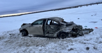 Чудом выжили: в ДТП с большегрузом в Бузулукском районе пострадали двое