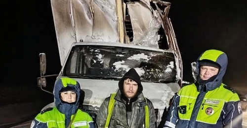 Сорочинские полицейские в новогоднюю ночь спасали оказавшегося в кювете водителя