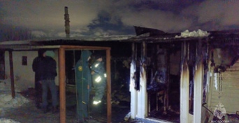 В Оренбурге на улице Баумана на пожаре погиб пенсионер (18+)