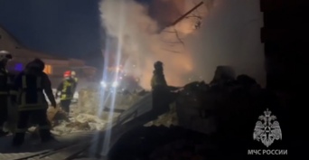 13 пожарных машин тушат крупное возгорание в Сакмаре