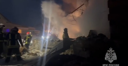 13 пожарных машин тушат крупное возгорание в Сакмаре