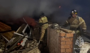 Очевидцы в Сакмаре сообщили сначала о взрыве и последующем возгорании дома