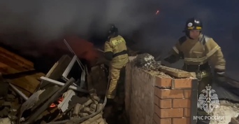 Очевидцы в Сакмаре сообщили сначала о взрыве и последующем возгорании дома