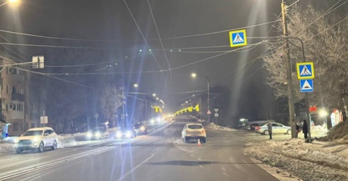 В Оренбурге пешеход проходил дорогу в неположенном месте и его сбил автомобиль