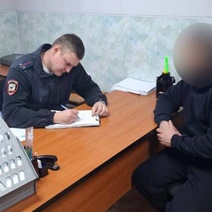 В Оренбурге сотрудники полиции нашли мужчину с ножом и изъяли у него холодное оружие