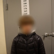 В Орске судимый 15-летний подросток украл 100 000 рублей из припаркованной «Газели»