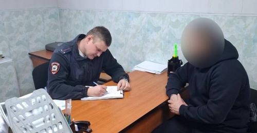 В Оренбурге сотрудники полиции нашли мужчину с ножом и изъяли у него холодное оружие