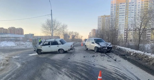 В Оренбурге в ДТП с участием «Жигулей» и «Калины» пострадала женщина-пассажир