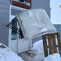 В Ташлинском районе на 78-летнюю пенсионерку рухнул козырек магазина