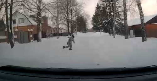 В Оренбуржье ребенок прямо перед автомобилем начал перебегать проезжую часть