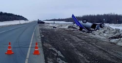 В Переволоцком районе ВАЗ столкнулся со снегоболотоходом и протаранил дорожный знак