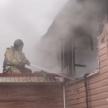 В Оренбургском районе на площади 80 квадратов горела пристройка к дому