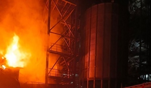 В Бузулуке ночью полыхала зерносушилка на новом маслозаводе