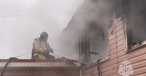 В Оренбургском районе на площади 80 квадратов горела пристройка к дому