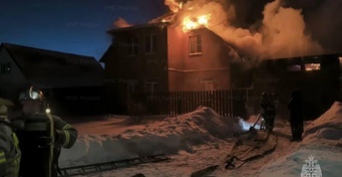 В Гае из горящего двухэтажного дома спасли 57-летнего мужчину