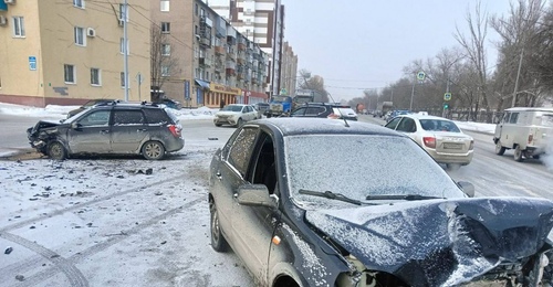 В Оренбурге дорогу не поделили два ВАЗа, пострадал пенсионер