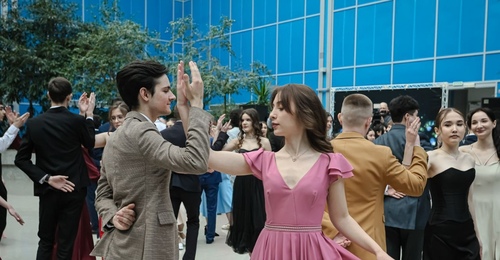 Лучшие студенты Оренбуржья станцевали полонез, галоп, кадриль и вальс