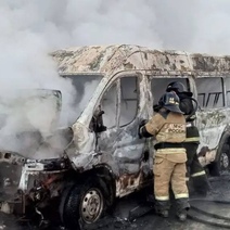 В Орске полностью выгорела пассажирская маршрутка